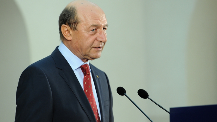 Băsescu: Un stat mai mic nu poate face faţă unui război generat de omuleţi verzi