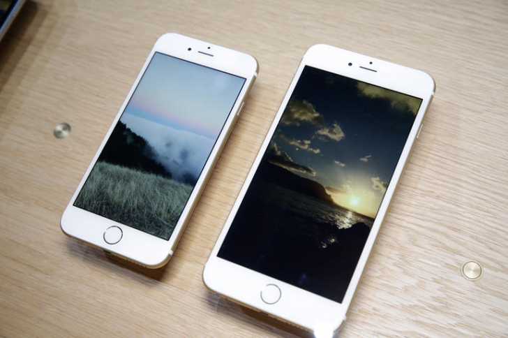 iPhone 6 spulberă criticile și face record: s-a vândut cu milioanele în 24 de ore