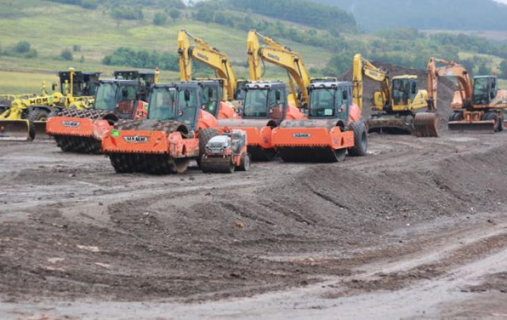 CNADNR dă asigurări că se lucrează pe autrostrada Sibiu-Orăștie, imaginile filmate spun altceva 