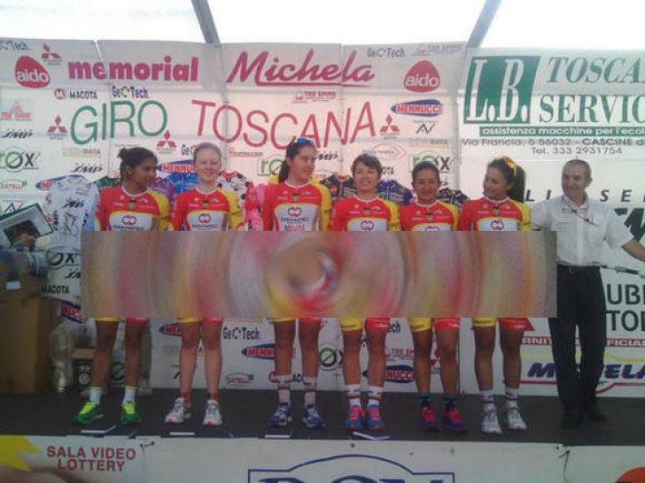 Echipa naţională de ciclism a Columbiei primeşte premiul pentru cel mai neinspirat costum