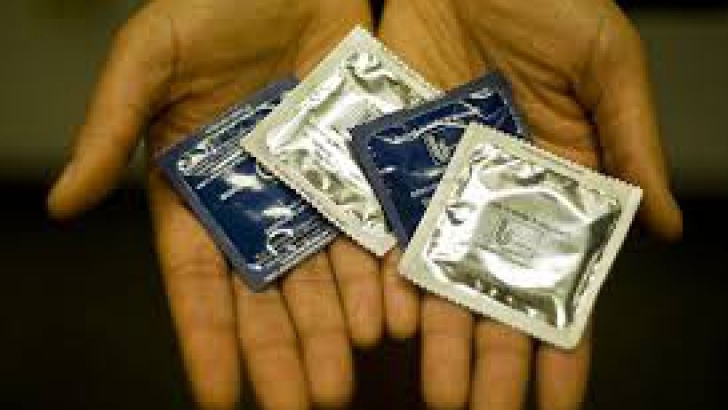 A fost inventat prezervativul care detectează bolile cu transmitere sexuală