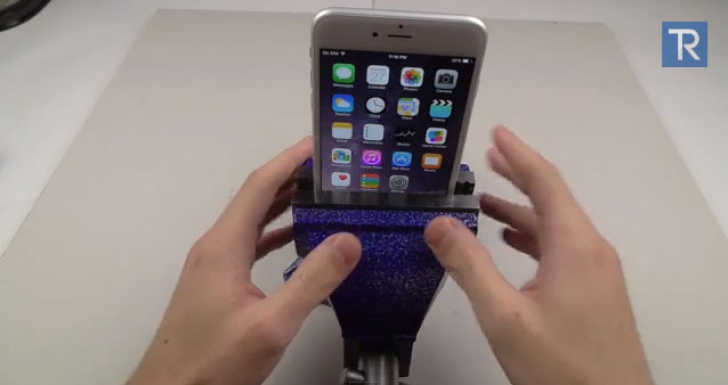 Cel mai TRĂSNIT test cu iPhone 6! Telefonul pus în menghină şi bătut cu ciocanul 