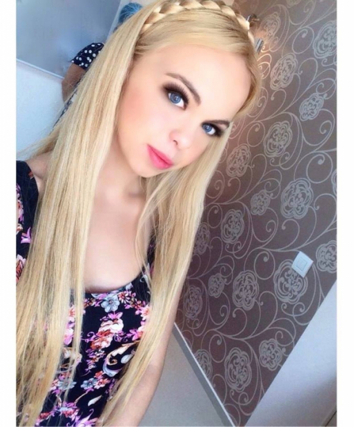 Fata Barbie de Romania are 16 ani si vrea sa fie celebra