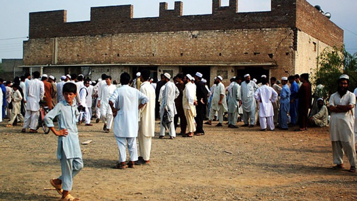 MOSCHEE PRĂBUŞITĂ în Pakistan: cel puțin 24 de morți