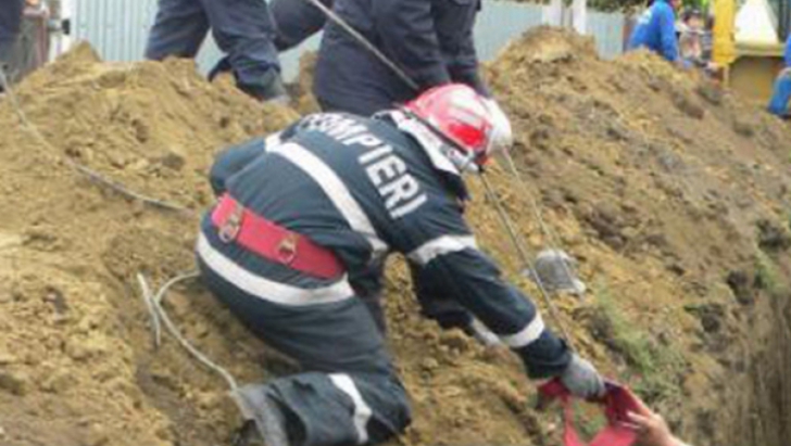 Prahova: Un mal de pământ s-a prăbuşit peste doi bărbaţi