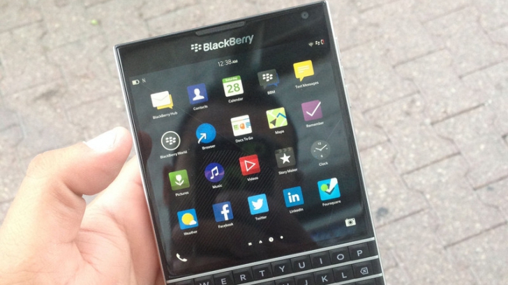 N-ai cumpăra niciodată cel mai ciudat telefon BlackBerry, dar stocurile s-au epuizat deja