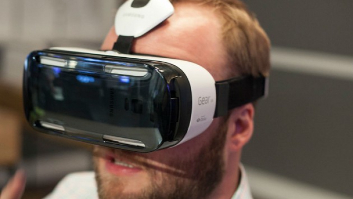 Samsung Gear VR – realitate virtuală realizată cu Galaxy Note 4 și o cască din plastic