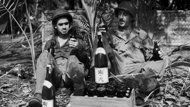 Băutura în vremea războiului. Ce şi cum beau soldaţii?