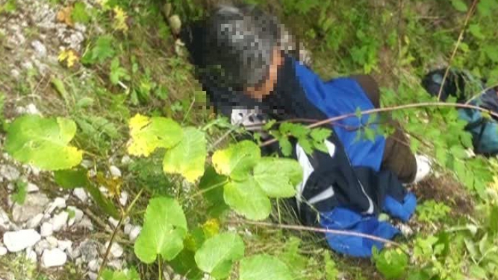 O turistă a căzut într-o râpă adâncă de șapte metri 