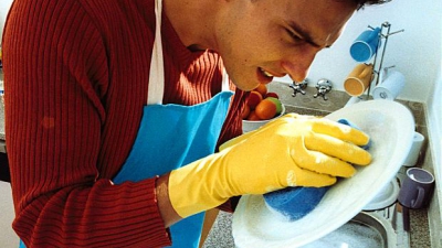 Cum să-l convingi să spele vasele