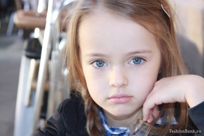 Kristina Pimenova, cea mai frumoasă fetiţă din lume, are 6 ani