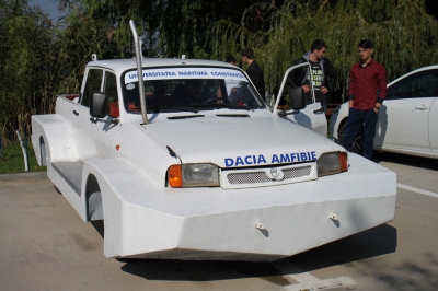 DACIA AMFIBIE există! Cum arată prima şi singura Dacie amfibie din istorie