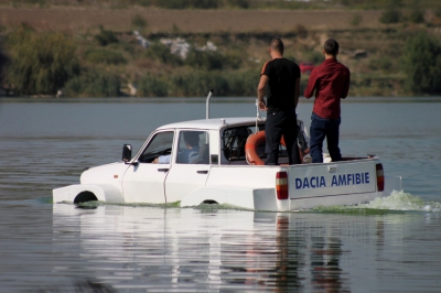 DACIA AMFIBIE există! Cum arată prima şi singura Dacie amfibie din istorie