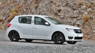 DACIA SANDERO SPORT! Imagini spion cu un nou model Dacia Sandero