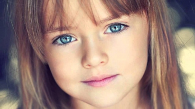 Kristina Pimenova, cea mai frumoasă fetiţă din lume, are 6 ani