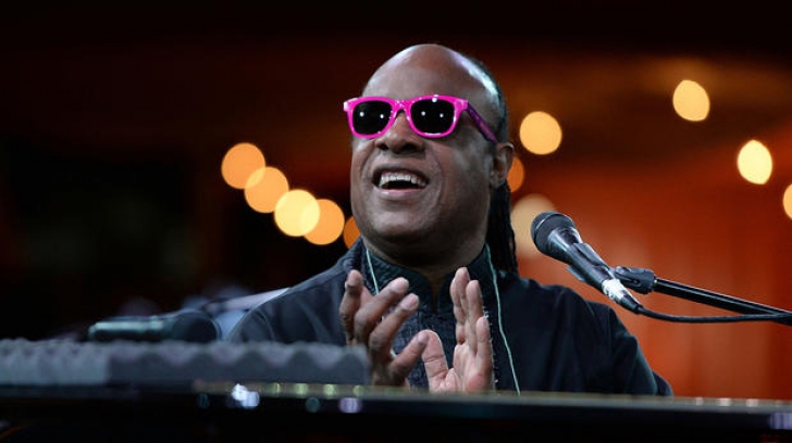 Stevie Wonder va deveni TATĂ DE TRIPLEŢI, la 64 de ani