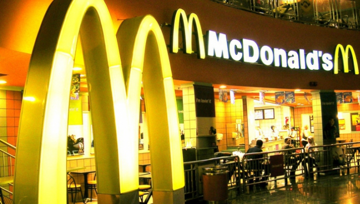 LOVITURĂ pentru McDonalds: Mai multe restaurante au fost ÎNCHISE