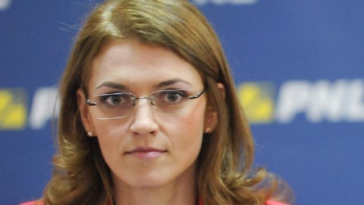 Alina Gorghiu: Dacă Poșta nu încetează distribuirea pliantelor anti-Iohannis, acționăm în instanță 