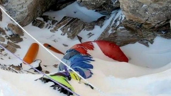 Cel puțin 17 alpinisti au murit în Masivul Himalaya