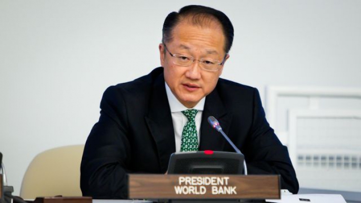 Președintele Băncii Mondiale AVERTIZEAZĂ: Suntem pe cale să pierdem lupta cu Ebola  