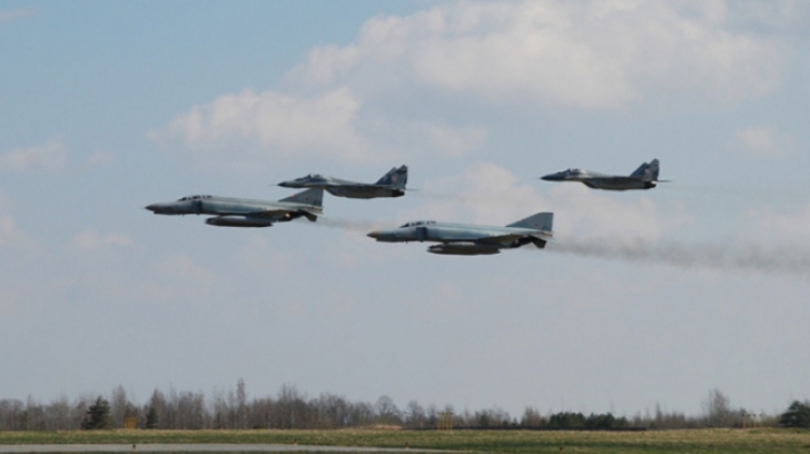NATO, în alertă din cauza activității avioanelor militare rusești în spațiul aerian european