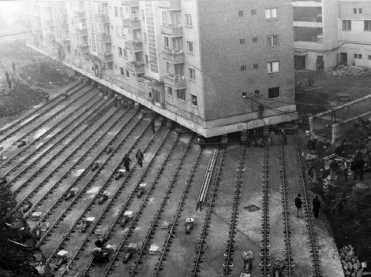 Cum a mutat Ceauşescu un bloc de 80 de apartamente cu tot cu locatari