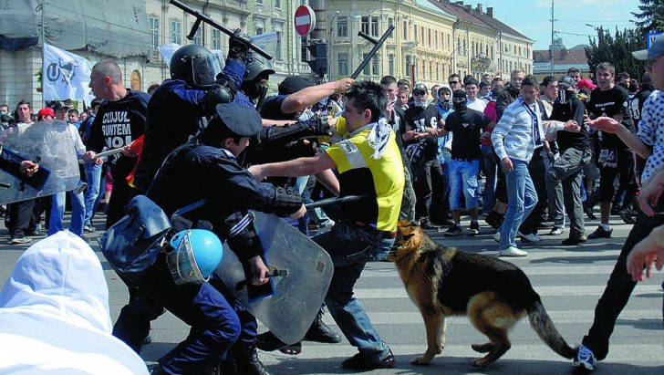 INCREDIBIL - Un fan al lui U Cluj a fost amendat pentru că a înjurat un câine. Avem procesul verbal!