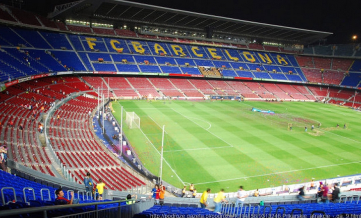 Presa spaniolă: FC Barcelona negociază transferul unui jucător român