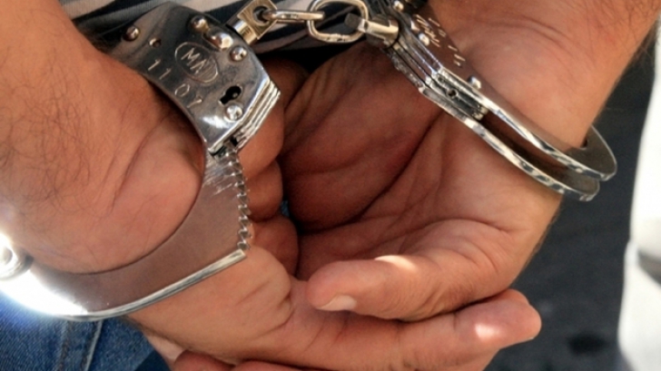 Un bărbat reţinut pentru mai multe furturi a fugit când era dus în arestul Poliţiei Judeţene Cluj