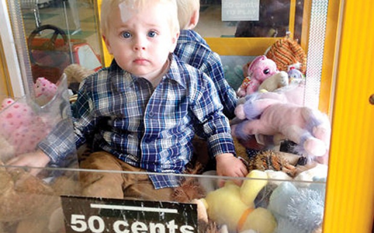 Un băieţel angelic, de 18 luni, a pus pe jar autorităţile