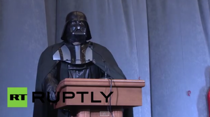 IMAGINILE INCREDIBILE cu politicianul Darth Vader