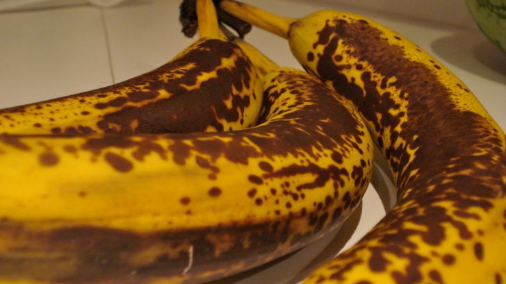 UIMITOR: Ce păţeşti dacă mănânci banane cu coaja neagră? Află părerea specialiştilor japonezi