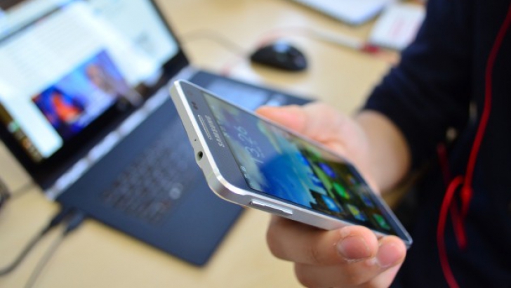 REVIEW Samsung Galaxy Alpha, telefonul cu care VEI VREA SĂ TE LAUZI