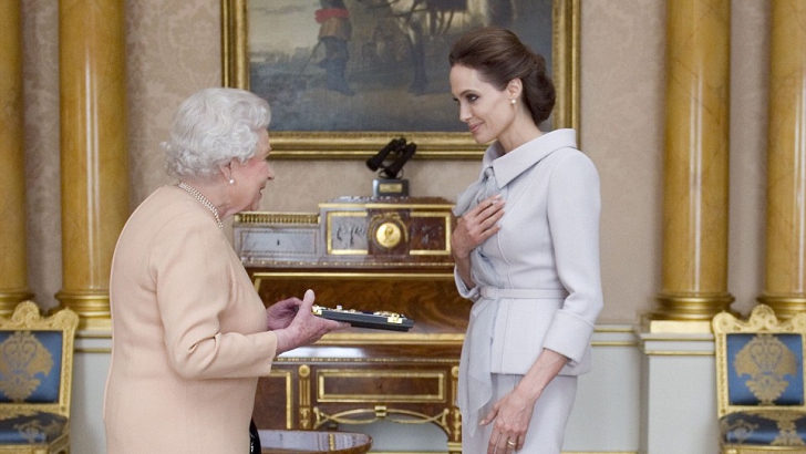 Angelina Jolie a primit un titlu onorific din partea reginei Elizabeth a II-a a Marii Britanii
