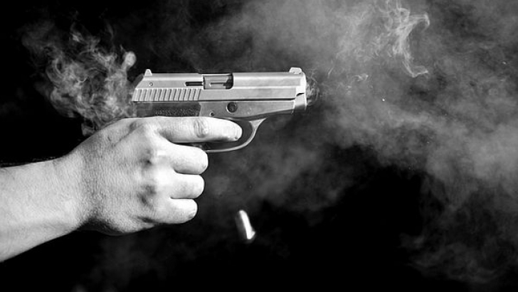 DRAMĂ - Un elev a împuşcat mortal o profesoară, chiar la şcoală. Băiatul a deschis focul în clasă