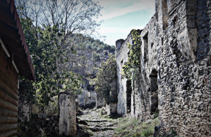 Oraşul fantomă: Povestea FASCINANTĂ a localităţii Kayaköy, complet abandonată 