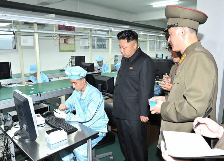 Vizita liderului coreean in fabrica de telefoane mobile
