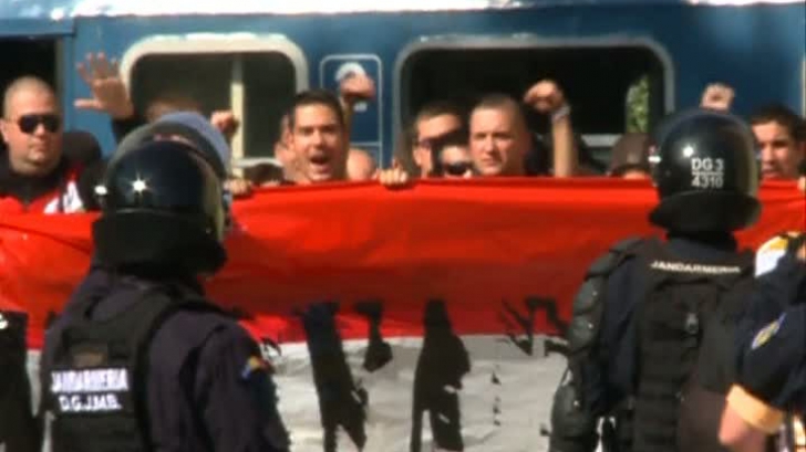 ROMÂNIA-UNGARIA. Mii de poliţişti mobilizaţi în Capitală. Incidente declanşate de suporteri maghiari