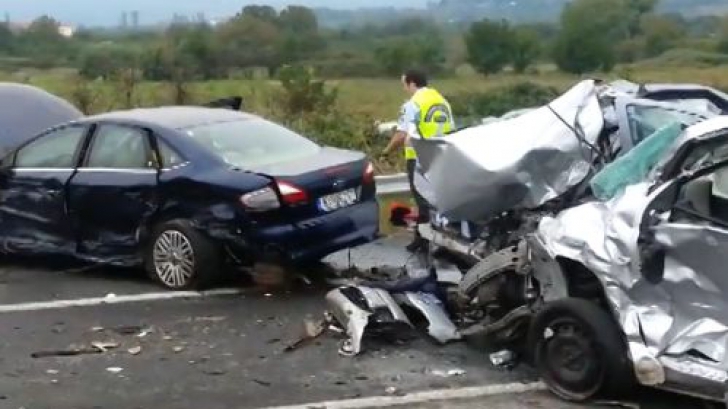 ACCIDENT GRAV, în Grecia. Șoferul este român și a fost reținut! 4 persoane au murit