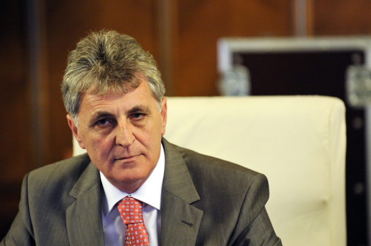 Mircea Dușa: Bugetul Apărării pe 2015 crește cu 0,3% din PIB 