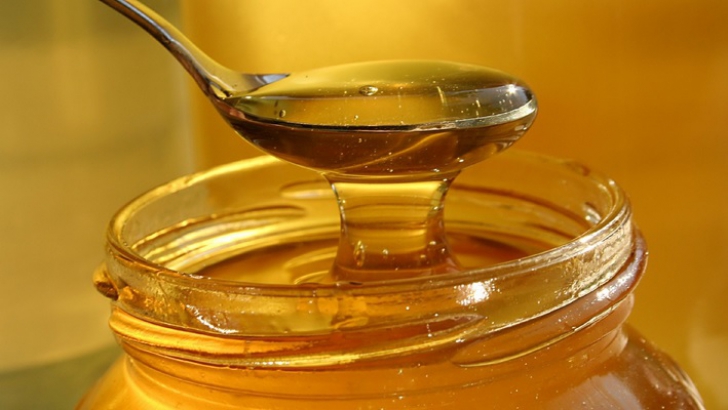 4 beneficii surprinzătoare ale mierii de albine
