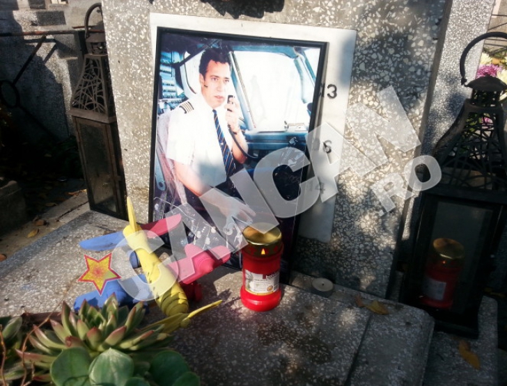 SURPRIZĂ la mormântul lui Adrian Iovan: ce a găsit familia lângă crucea pilotului mort în Apuseni
