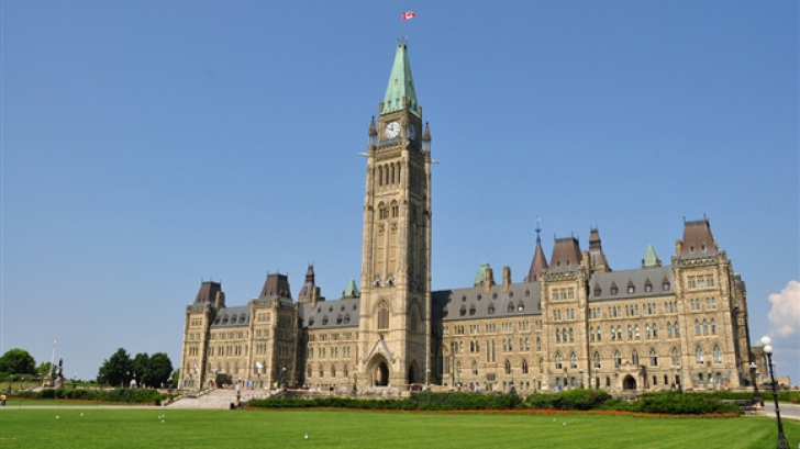 Focuri de ARMĂ în fața Parlamentului din CANADA. Un ATACATOR și UN MILITAR au murit