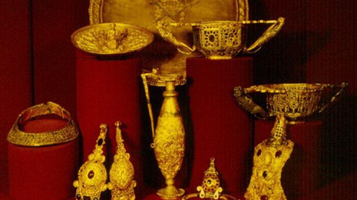 Furtul Cloştii de aur de la Muzeul Naţional