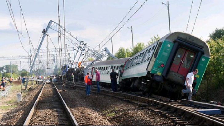 ALARMĂ - Tren deraiat în Caraş-Severin. Mai multe echipaje de salvare au plecat de urgenţă în zonă