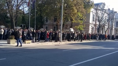 Chişinău: Cozi uriaşe la vot &icirc;n străinătate