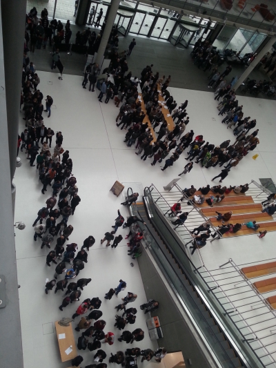 Londra: Cozi uriaşe la vot &icirc;n străinătate