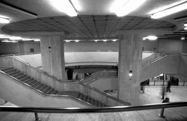 Stație de metrou din București, 1989. 