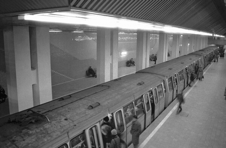 Stație de metrou din București, 1989. 