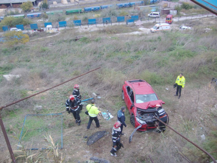 ACCIDENT incredibil la Constanţa: o şoferiţă a plonjat 10 metri în gol